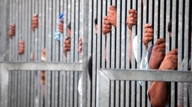 الحكومة الفلسطينية تحمل إسرائيل سلامة الأسرى بسجون الاحتلال