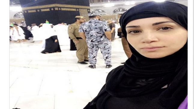 ننشر صور الفنانة ديانا حداد بالحجاب وبدون مكياج في مكة المكرمة