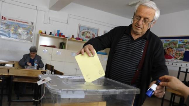 انتهاء عمليات التصويت على استفتاء التعديلات الدستورية في تركيا