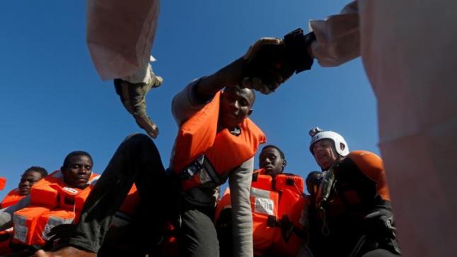 سفن أهلية تنقذ أكثر من ألفي مهاجر في مياه المتوسط