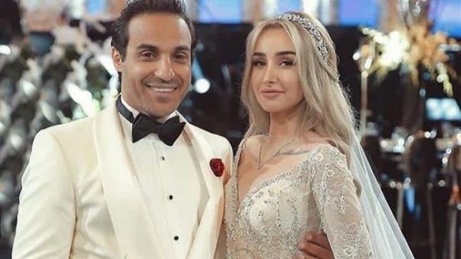 أكرم حسني يتصدر اليوتيوب بعد غنائه في حفل زفاف صديقه أحمد فهمي وهنا الزاهد