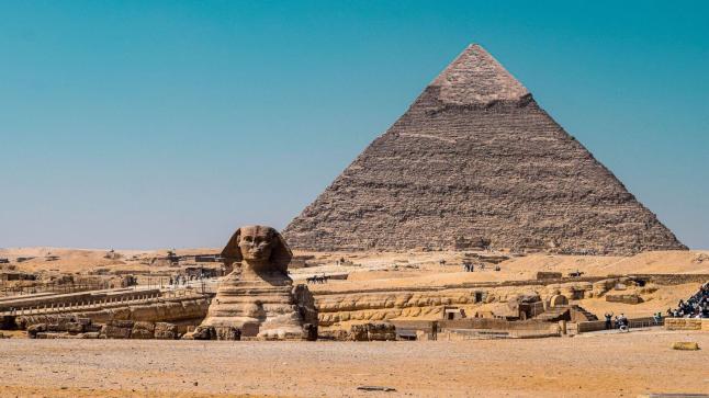 اكتشف عجائب مصر القديمة وماضيها الثري